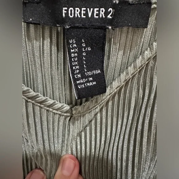 Olive Green Pleated Dress Large - Picture 5 of 6